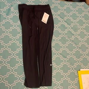 Size 8 Lululemon dance studio MR Crop